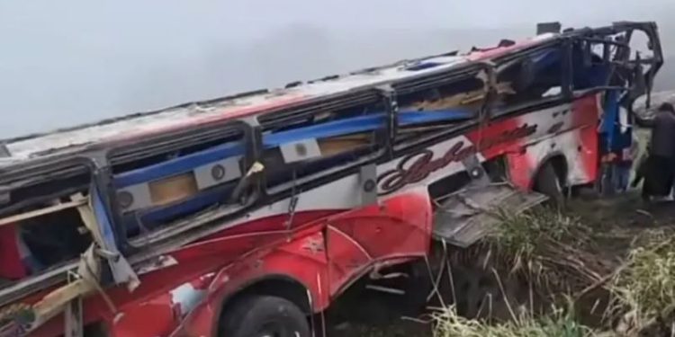 Aksident tragjik në Ekuador, autobusi del nga rruga dhe bie në greminë! Të paktën 21 të vdekur dhe 40 të plagosur
