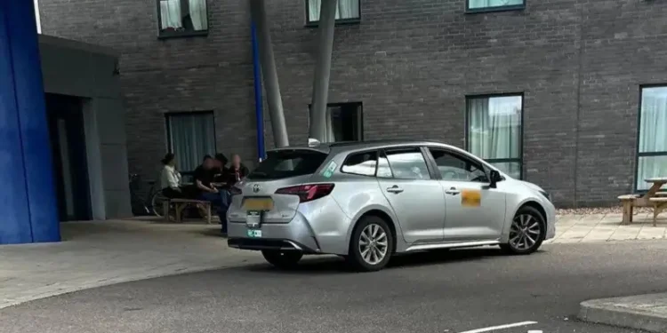 Azilkërkuesve do t’u ndalohet të marrin taksi për takime mjekësore