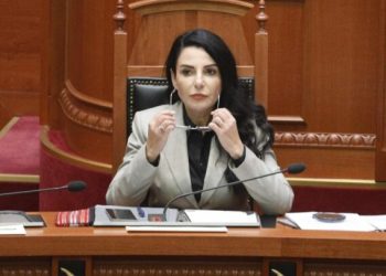 CNN në gjuhën greke: BE po i kërkon Shqipërisë të luftojë korrupsionin në këmbim të anëtarësimit!