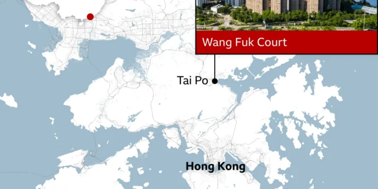 ‘Jemi të shkatërruar’: Banorët e Hong Kongut në mosbesim pasi zjarri shkatërroi blloqet e apartamenteve(video)