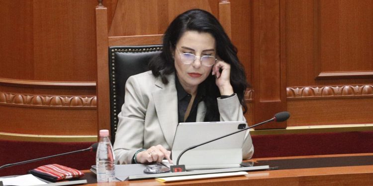 Zbardhet shkresa e Këshillit të Ministrave: Të pezullohet vendimi i GJKKO për Belinda Ballukun deri në shqyrtimin e çështjes nga Kushtetuesja!