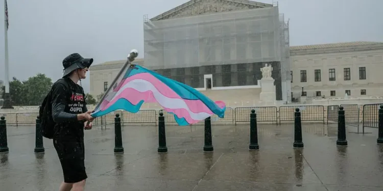 Gjykata Supreme e SHBA-së lejon që administrata Trump të kërkojë që seksi në lindje të shënohet në pasaporta