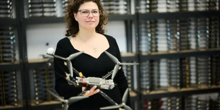 Nga luleshitës në prodhues dronësh: Si u bë arma kaq e përhapur