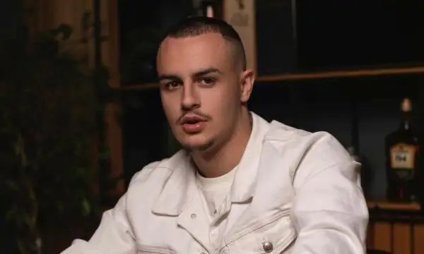 Don Xhoni dhe shokët e tij sulmojnë producentin e njohur, përdorën edhe armë