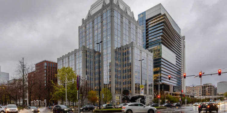 “Lufta” për 225 miliardë dollarët e ngrirë, plani i Trump trondit Brukselin, Evropa nxiton të sekuestrojë asetet ruse para SHBA-së