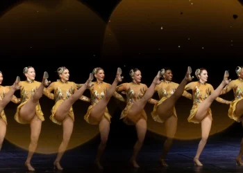 100 vjet shkëlqim, Radio City Rockettes, ikona e Nju Jorkut, feston një shekull magji- fotot