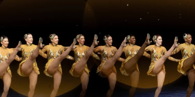 100 vjet shkëlqim, Radio City Rockettes, ikona e Nju Jorkut, feston një shekull magji- fotot