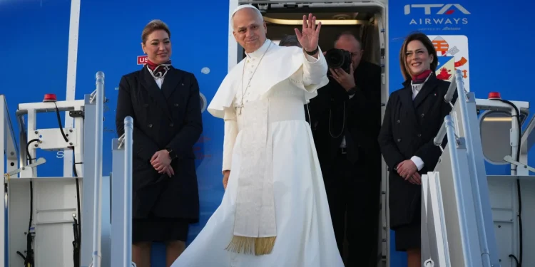 Turi i Papës së parë amerikan në Lindjen e Mesme në objektivin e lenteve të fotografëve (fotot)