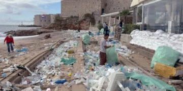 Kroaci, plazhi i Dubrovnikut nën pushtetin e plehrave të Shqipërisë