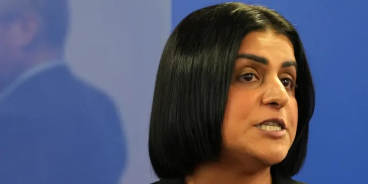 Britania e Madhe vendos të kufizojë qëndrimet e përkohshme të refugjatëve