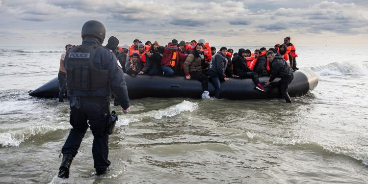 Britania e Madhe kthen sytë nga Danimarka për të frenuar migracionin e paligjshëm! Cilat janë rregullat strikte të programit danez