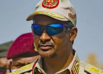 Ai i fitoi paratë duke shitur deve dhe ar. Tani ky komandant lufte kontrollon gjysmën e Sudanit.
