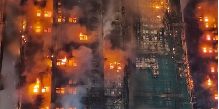 Thellohet bilanci tragjik i zjarrit në 8 kullat e Hong Kongut, shkon në 36 numri i viktimave! Të paktën 279 persona të zhdukur