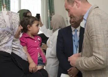 Princi William viziton fëmijët palestinezë që po trajtohen në Mbretërinë e Bashkuar