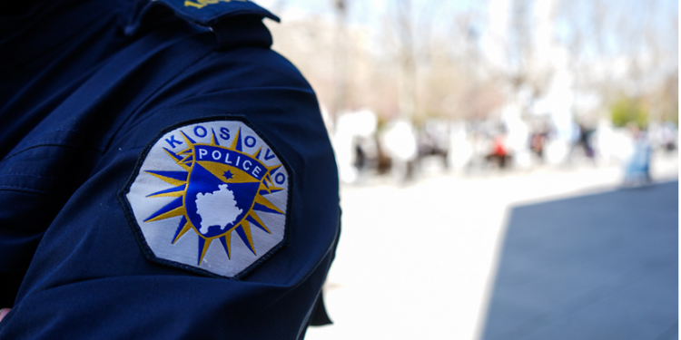 Goditet me thikë zyrtari i BE-së në Kosovë?