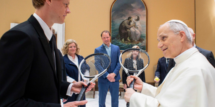 Yjet zbresin në Vatikan, Papa Leoni hap dyert për elitën e Hollywood-it