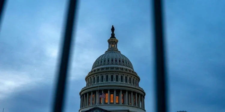 Senati çon përpara projektligjin që synon përfundimin e mbylljes federale