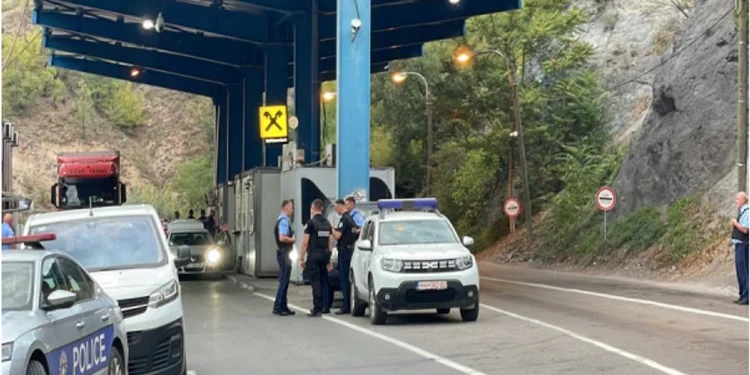 Pjesëtari i policisë së Serbisë arrestohet në Jarinjë, kapet me fishekë dhe dinarë