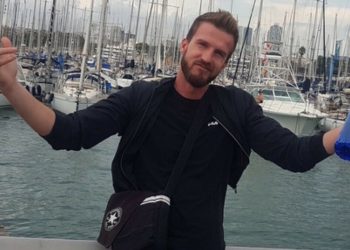 “Vrau veten, pastaj armën e futi në sirtar”, familja e 34-vjeçarit shqiptar ‘luftë’ me drejtësinë italiane: E ekzekutuan! Si mundet prokurori të…