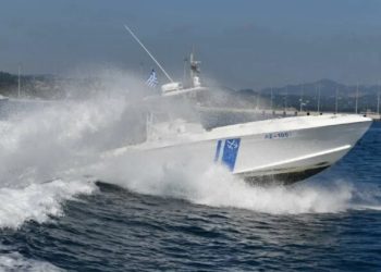 Po udhëtonin me një gomone, shpëtohen 57 emigrantë të paligjshëm në bregdetin grek