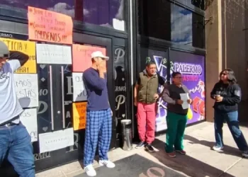 Puntorët pushtojnë kazinonë e Luftar Hysës, kërkojnë pagat e prapambetura