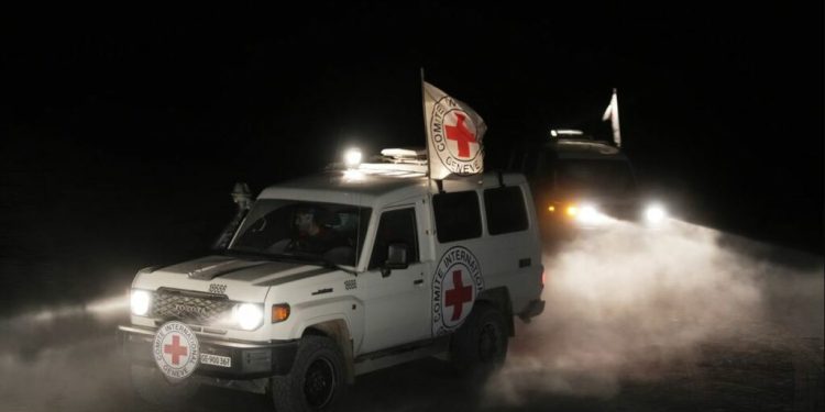 Izraeli dorëzon trupat e 45 palestinezëve, pasi Hamasi ktheu ata të 3 ushtarëve