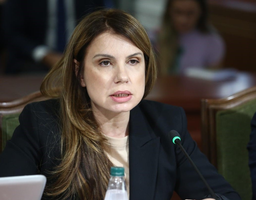 Kërkoi mandatin në Kushtetuese  GJK rrëzon kërkesën e Naureda Llagamit  I hapet rruga emërimit të Asim Vokshit