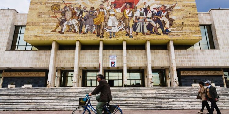 Shqipëria po mbështetet në rrënjët e saj kulinare me ndihmën e shefave të kuzhinës.