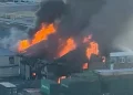 Video/ Periferia e Londrës në flakë, shpërthimi në një depo fishekzjarrësh mbulon zonën me re të zeza tymi