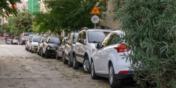 Mijëra vende të parkimit publik rrezikohen të hiqen, ja në cilin qytet do të zbatohet