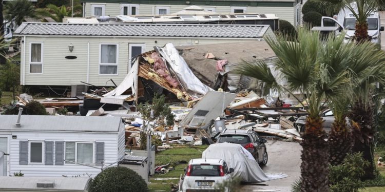 Një grua britanike humb jetën, dhjetëra të tjerë plagosen nga stuhia Claudia në Portugali