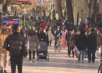 “Emigrimi vijon”, KE: Shqipërisë “po i ikën truri”, informaliteti ende i lartë në tregun e punës