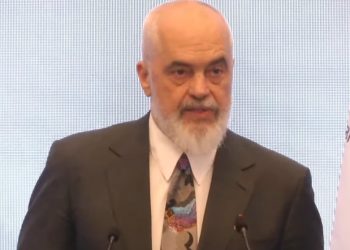 Sekretarja e Brendshme britanike njoftoi dëbimin e 700 familjeve shqiptare, Rama: Britania, e divorcuara e hidhur e Evropës!