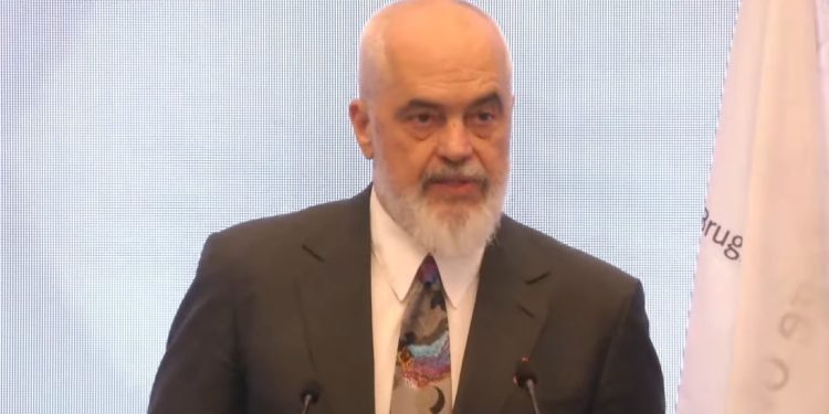 Sekretarja e Brendshme britanike njoftoi dëbimin e 700 familjeve shqiptare, Rama: Britania, e divorcuara e hidhur e Evropës!