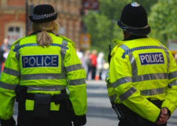 7 persona në Angli hetohen për shfrytëzim seksual të 11 adoleshentëve, akuzohen për mbi 40 vepra penale