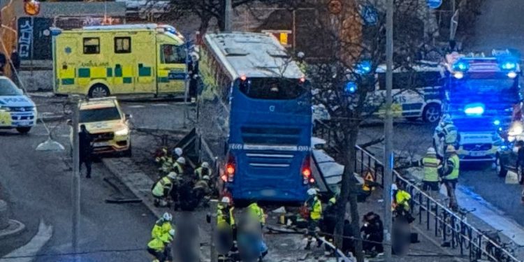 Stokholm, autobusi përplaset në qendër të qytetit, plagosen disa persona