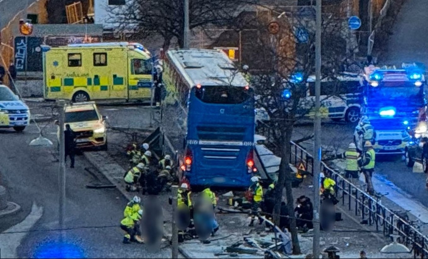Stokholm  autobusi përplaset në qendër të qytetit  plagosen disa persona
