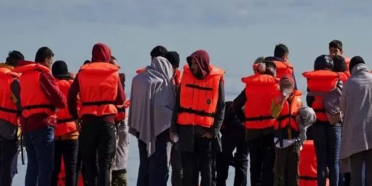 Emigrantëve iu vështirësohet jeta, qeveria britanike merr masa të reja shtrënguese për të dekurajuar emigracionin në ishull