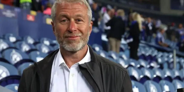 Starmer i thotë Abramovich-it të ‘paguajë tani’ ose të përballet me gjykatën