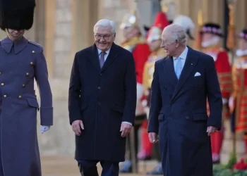 Mbreti Charles mirëpret presidentin gjerman në vizitën e parë shtetërore në 27 vjet