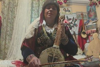 E vetmja rapsode me lahutë, historia e veçantë e malësores