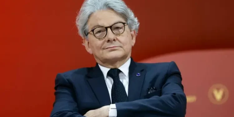 SHBA-të nuk u japin viza ish-komisionerëve të BE-së dhe të tjerëve për shkak të rregullave të mediave sociale