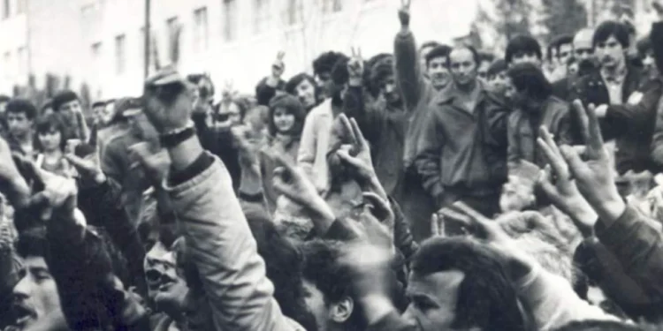 “Dita e Rinisë”, përkujtohet 35 vjetori i lëvizjes që solli demokracinë