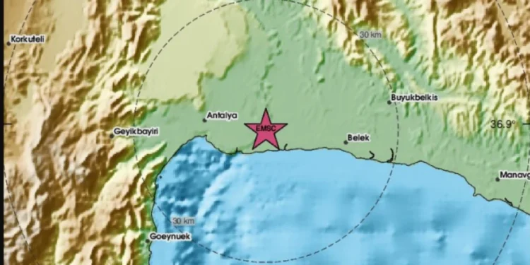 Tërmeti shkund Turqinë