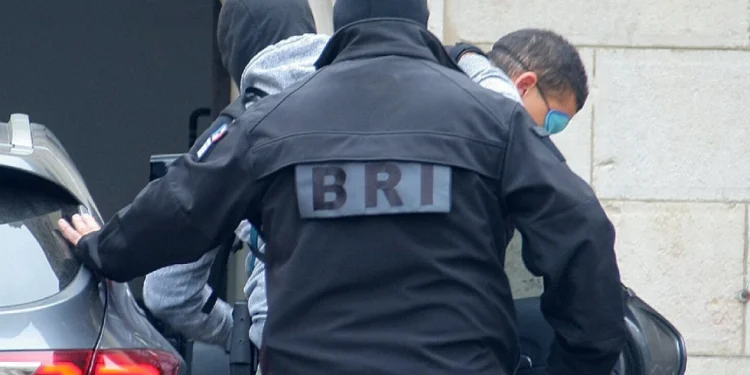 Panik në Oslo, të shtëna me armë në një qendër tregtare