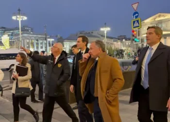 Witkoff dhe Jared Kushner(dhëndri i Trump) shfaqet në qendër të Moskës në një video të postuar nga mediat ruse