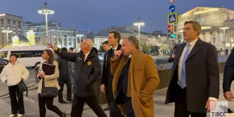 Witkoff dhe Jared Kushner(dhëndri i Trump) shfaqet në qendër të Moskës në një video të postuar nga mediat ruse
