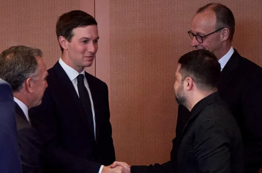 Në Berlin diskutohet paqja, Zelensky 5 orë “kokë më kokë” me Amerikanët në zyrën e Merz, negociatat vijojnë të hënën