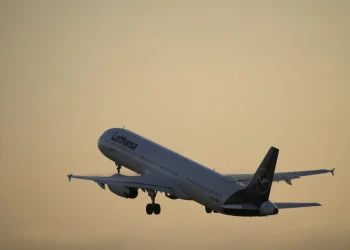 Avionë në formacion si zogjtë shtegtarë! Metoda e re e fluturimit