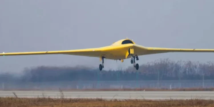 Kina lëshon “dronin” fantazmë, arrin deri në 925 km/orë